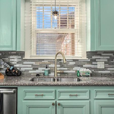 Beachy Bungalow! 2Bd, King Bed Galveston Kültér fotó