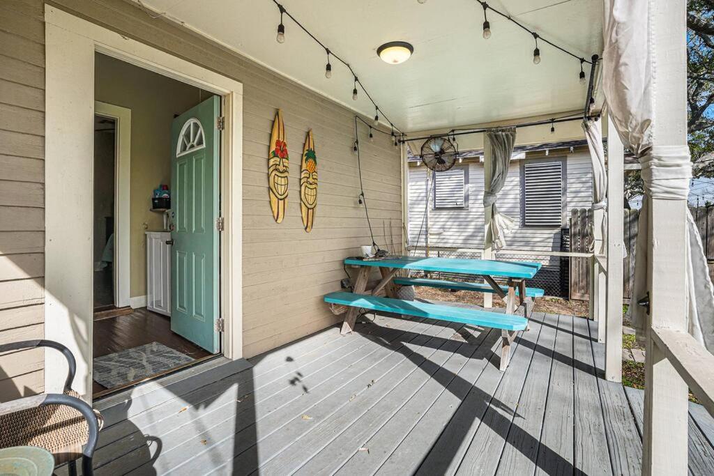 Beachy Bungalow! 2Bd, King Bed Galveston Kültér fotó