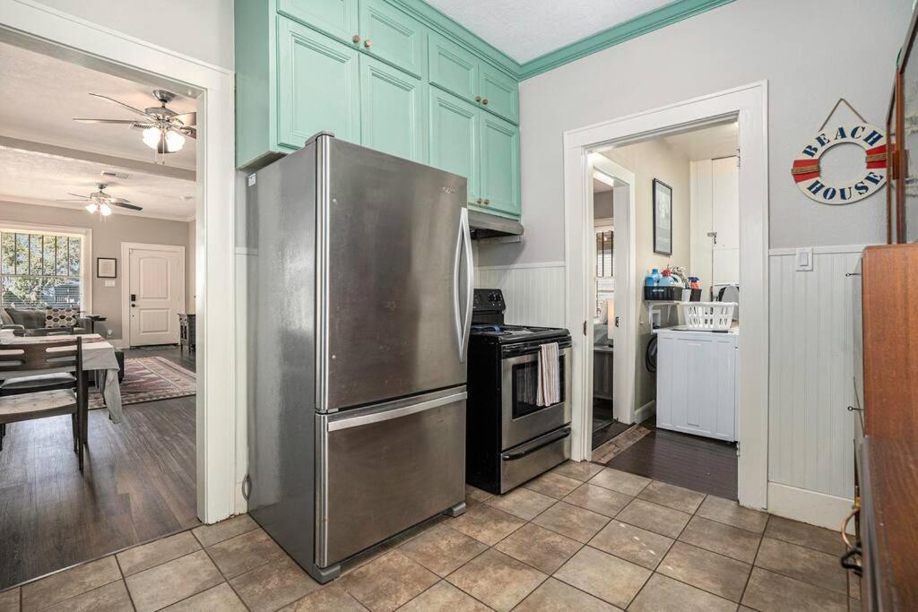 Beachy Bungalow! 2Bd, King Bed Galveston Kültér fotó