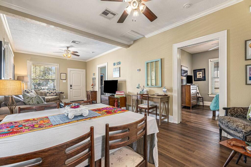 Beachy Bungalow! 2Bd, King Bed Galveston Kültér fotó