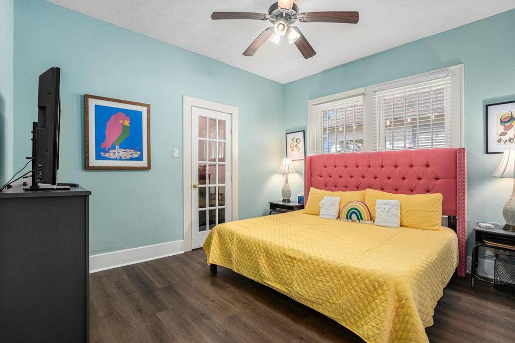 Beachy Bungalow! 2Bd, King Bed Galveston Kültér fotó