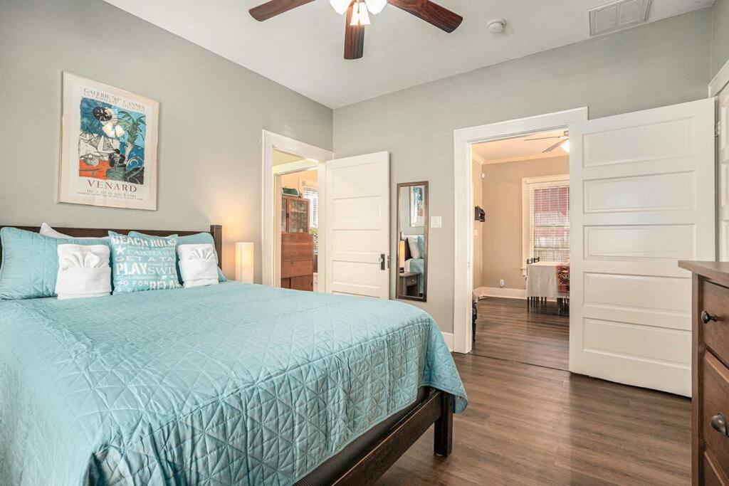 Beachy Bungalow! 2Bd, King Bed Galveston Kültér fotó