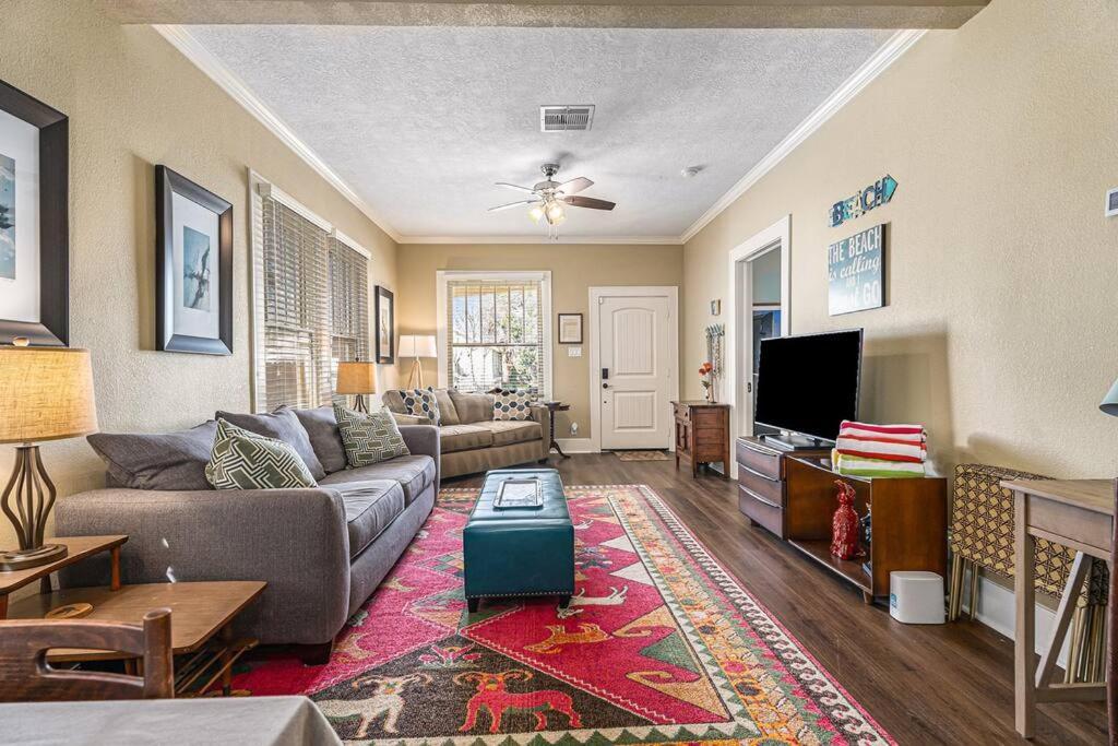 Beachy Bungalow! 2Bd, King Bed Galveston Kültér fotó
