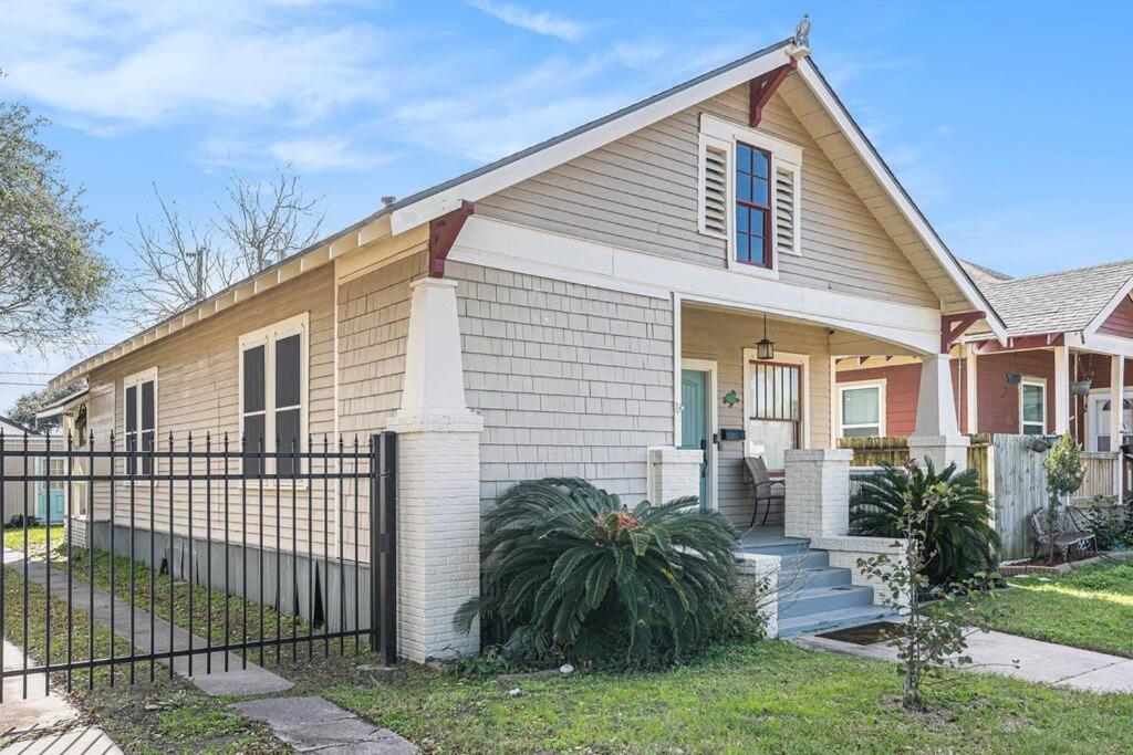 Beachy Bungalow! 2Bd, King Bed Galveston Kültér fotó