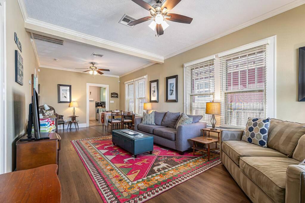 Beachy Bungalow! 2Bd, King Bed Galveston Kültér fotó